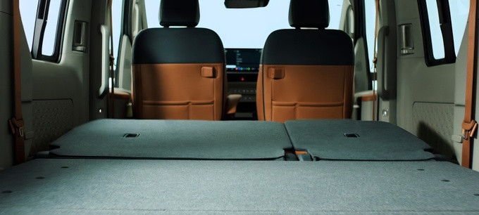 Flexible seating, flexible space with a full-flat floor