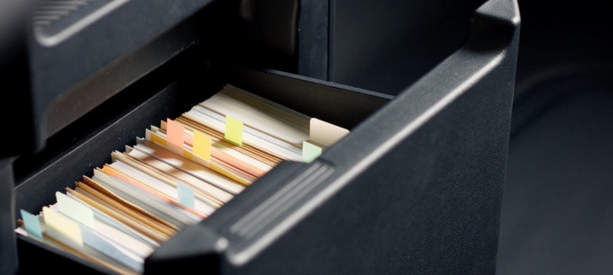 Central sliding tray for on-the-go work