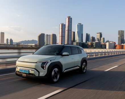 اختيار كيا EV3 ضمن المركبات الثلاثة المتأهلة للتصفيات النهائية في فئات متعددة لجوائز السيارات العالمية لعام 2025