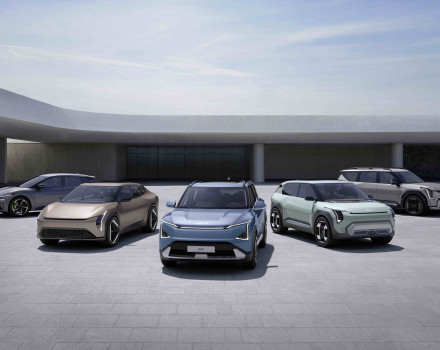 كيا تعمل على تسريع عملية نشر المركبات الكهربائية من خلال الكشف عن&nbsp;EV5 وطرازين من السيارات النموذجية&nbsp;في يوم&nbsp;كيا للمركبات الكهربائية