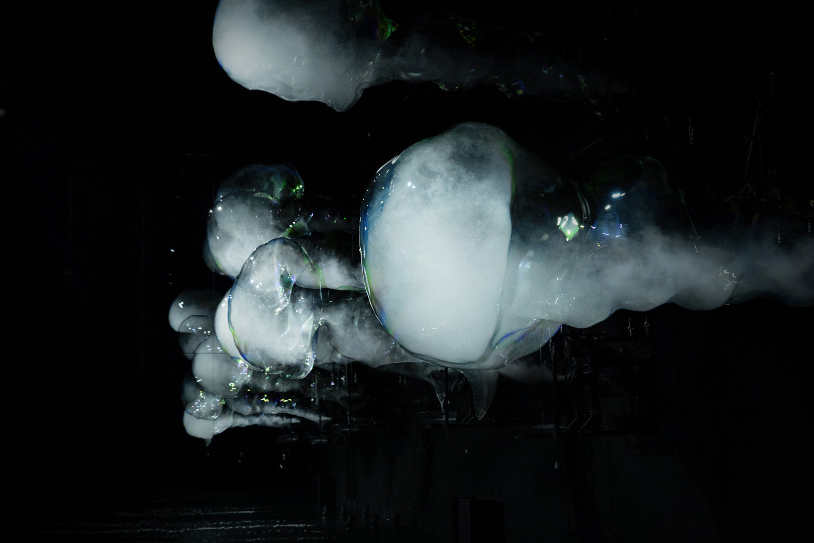 تحت عنوان "اتّحاد الأضداد: كسوف الإدراكات"  كيا للتصميم تقدم عرضاً مميزاً خلال أسبوع ميلانو للتصميم 2025