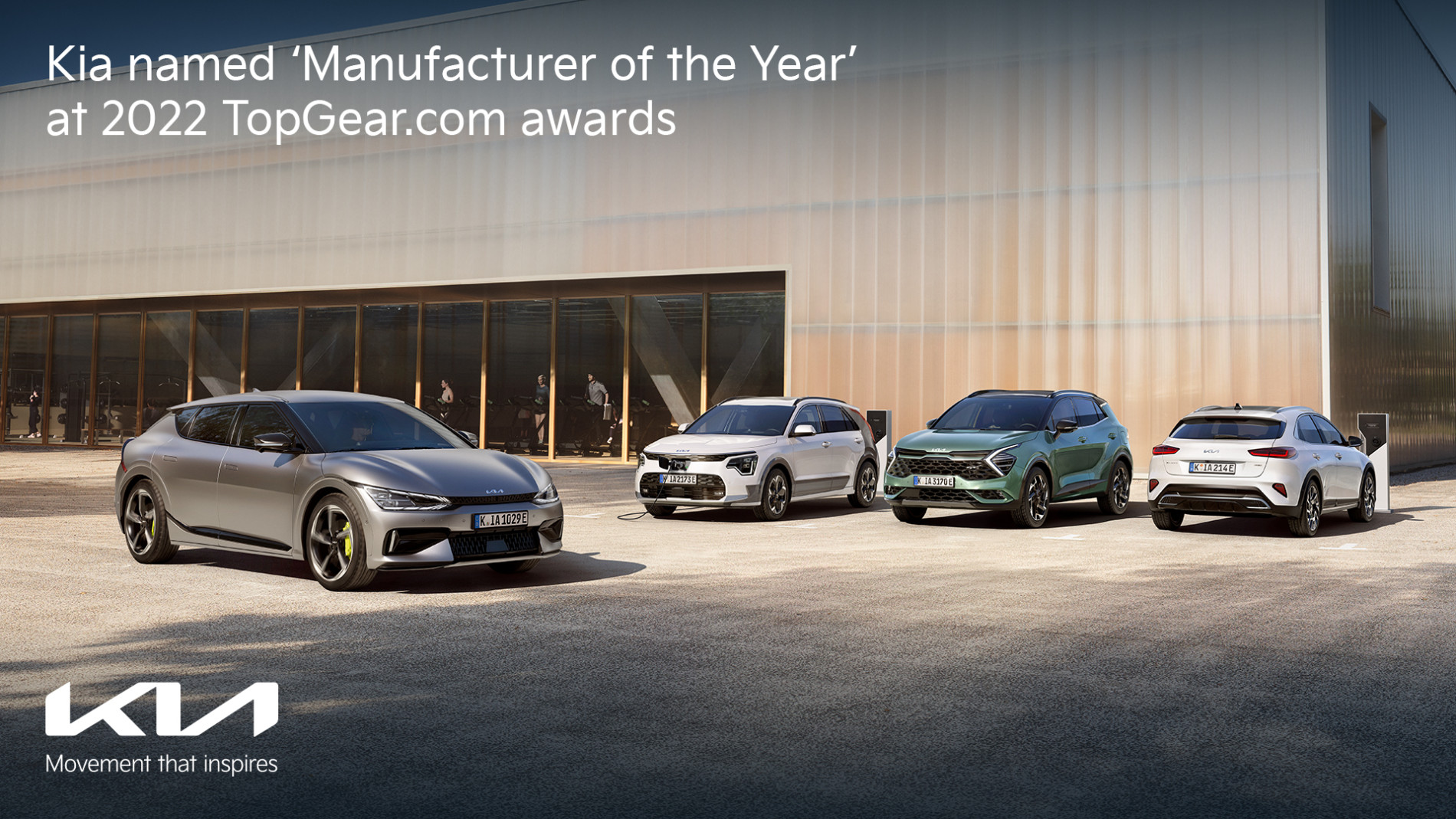 كيا تحصد لقب "الشركة المصنعة لهذا العام" خلال جوائز "توب غير 2022" TopGear.com